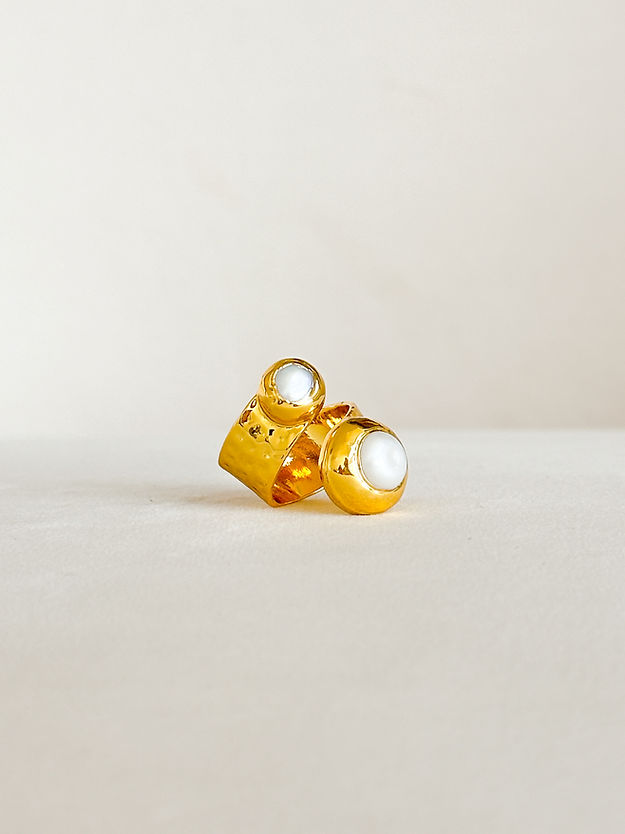 EE Curl Pearl Ring
