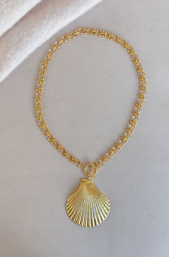 EE Seashell Loop Necklace