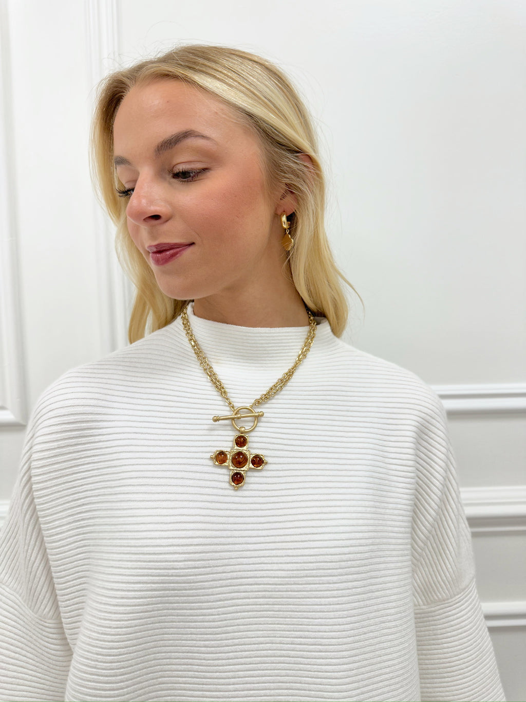 Devin Tortoise Pendant Necklace