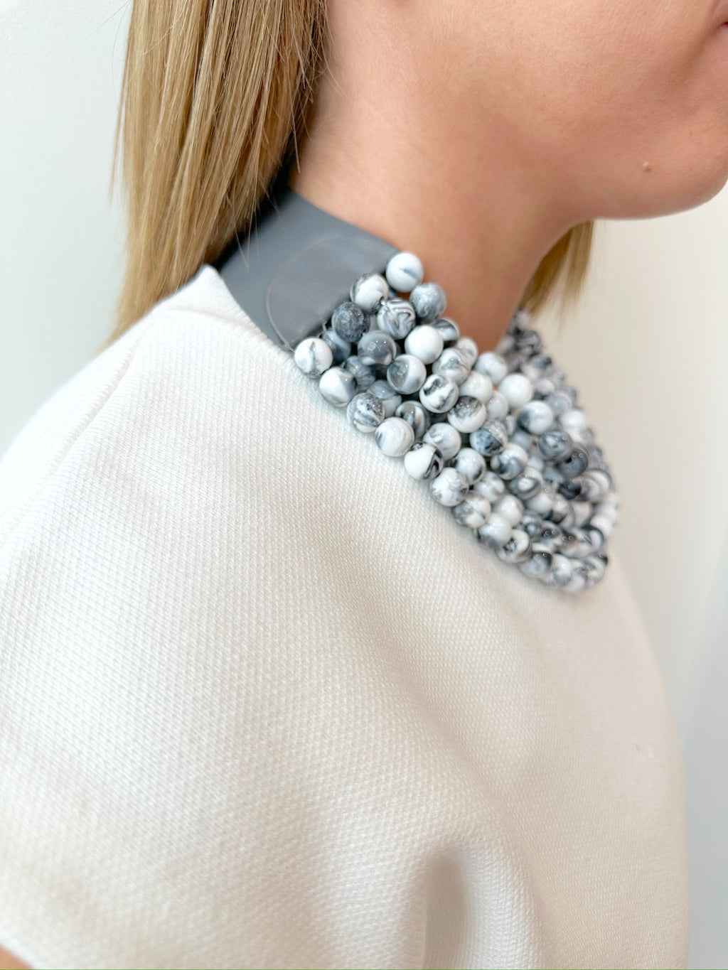 Whit Beaded Necklace- Gray